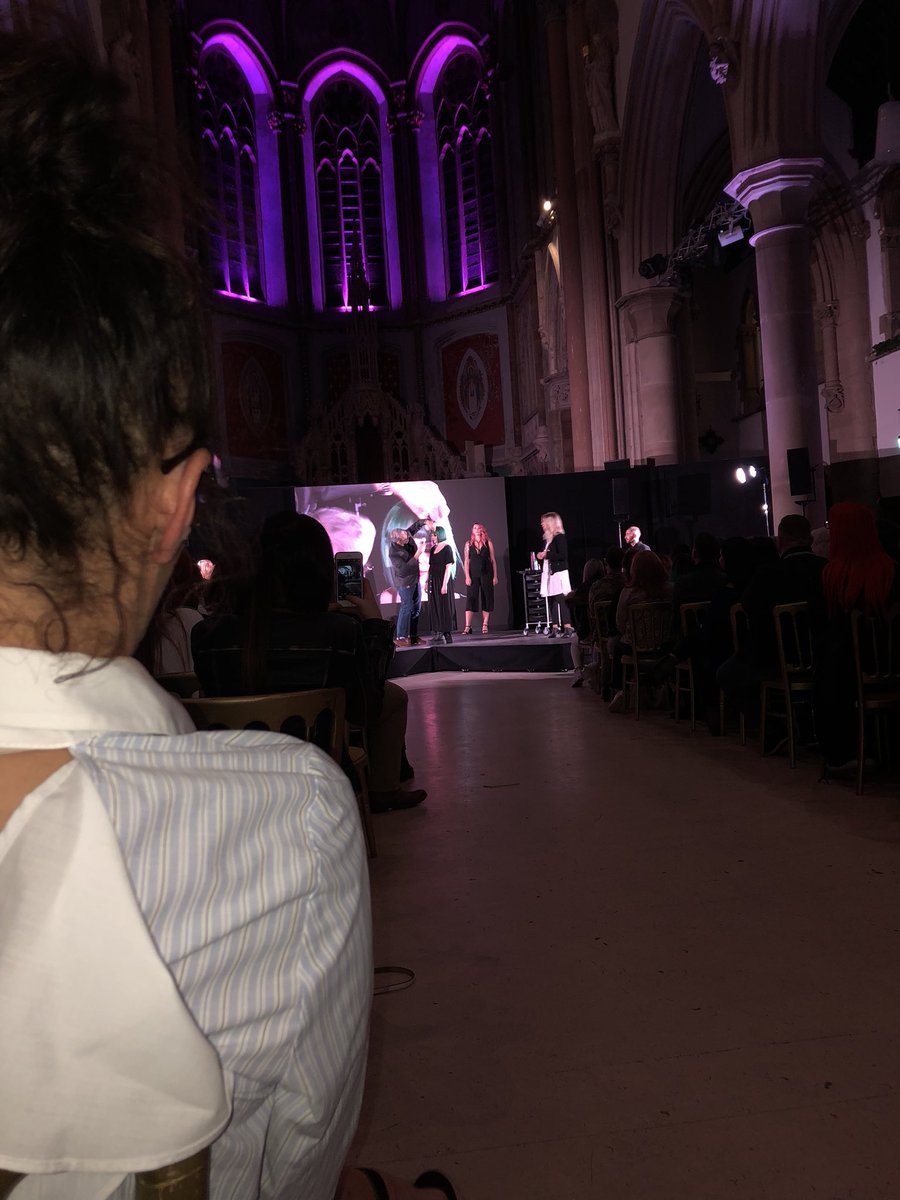 salnewton's tweet photo. @Matrixhaircare Not good at all ๐ก couldnโt see any cult colours, can you? And somewhere up there is Paul falltrick. #craplighting #couldntsee https://t.co/kcKxVcP2fy