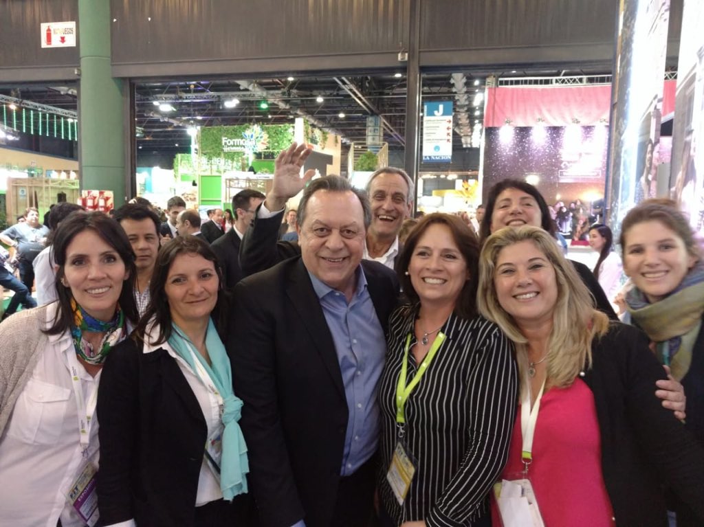 #FIT2018 Hoy tuvimos la grata visita del Secretario de Turismo de la Nación Gustavo Santos en el Stand <a href="/TurismoPBA/">Buenos Aires Turismo</a> @TurismoNacionAR <a href="/awfederico/">Alejandro Federico</a> <a href="/PSuipacha/">Municipalidad de Suipacha</a>