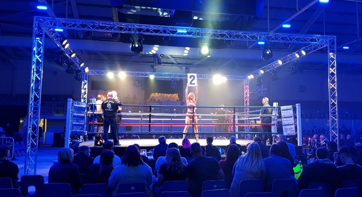 SquareInTheAir_'s tweet photo. Greetings sport fans!
Meet the #SquareInTheAir in its most recent incarnation as arena lighting for this competitive multi-combat event
#Boxing
#KickBoxing
#Wrestling
#FightNight
#MartialArts
#Athletics
#Gymnastics
#Sport
#LED #Lighting #MovingHead #WielessDMX #Truss #LightRig https://t.co/wIn43jGUF6