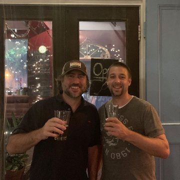 ralphschindler's tweet photo. When #zendcon alumnus @mwillbanks visits NOLA, I donโt always make him drink beer and eat fried frog legs.. but this time I did. https://t.co/BKYYAVIvue