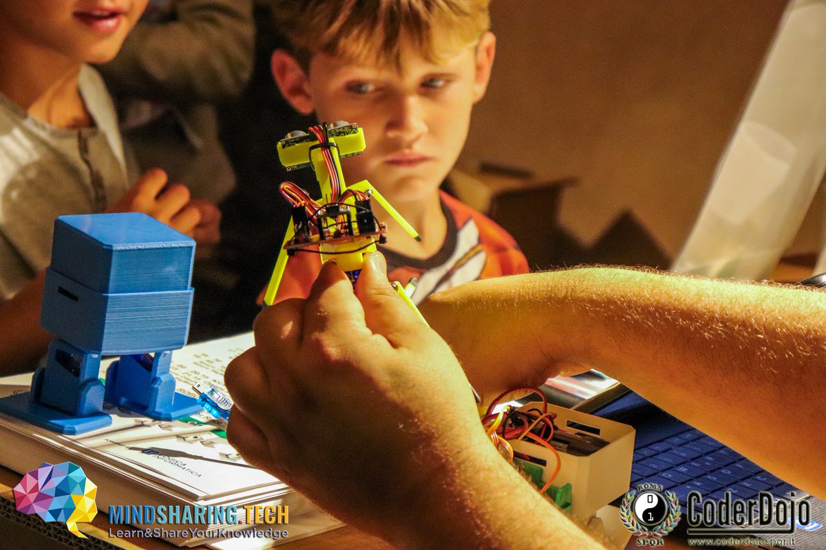 MindSharingTech's tweet photo. Le due serate organizzate per La Notte Europea dei ricercatori sono state super #COOL! 
8 Sessioni 
300+ Partecipanti
10 Robot
20 Mentor
1 SUPER TEAM
Grazie a @FrascatiScienza, @grupo @gruppo_logica, @OttoDIY
 @CoderDojoSPQR.
Ecco le foto >>> https://t.co/zEAX7upYb2 https://t.co/qkfbWaAEma