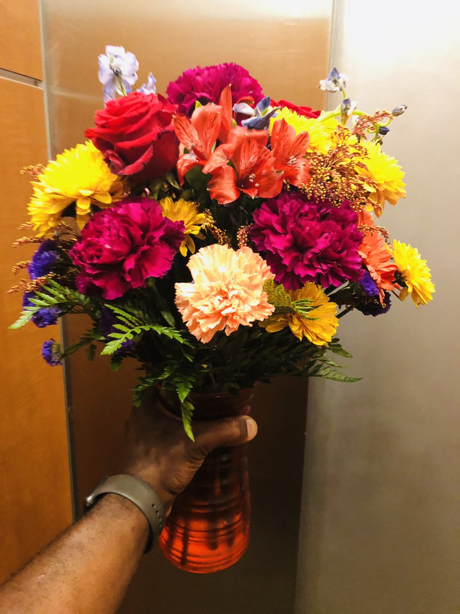 AChisomFloral's tweet photo. Great day for #designing and delivering #flowers #anthonychisom #anthonychisomfloral #floraldesign #gretastognerinsuranceagency https://t.co/BP2g4CeX9c