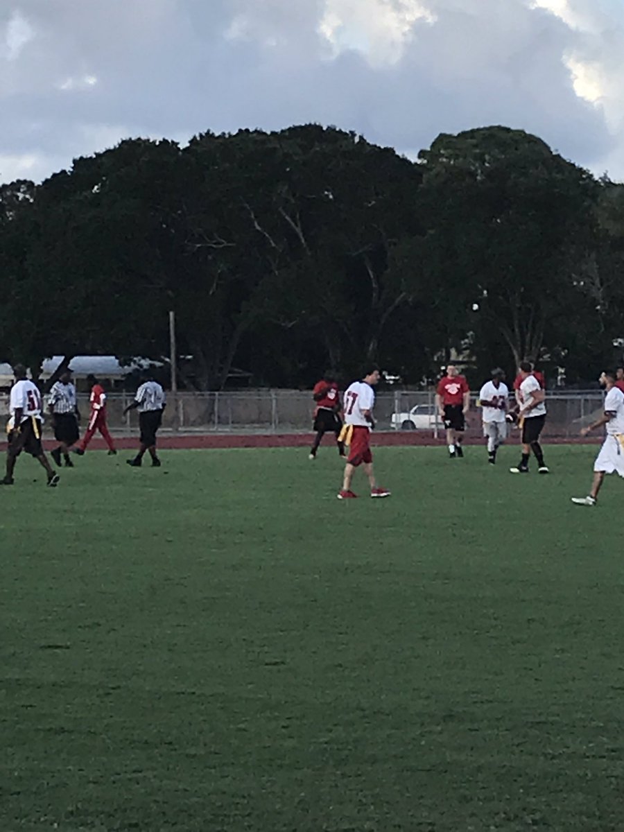 ERobinson_79's tweet image. Faculty verse seniors #VBHS