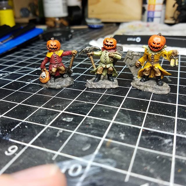 green_bear_ind's tweet photo. Happy October! (Orktober?) Knocked these little guys out the other day in time to sit on my desk for decoraction. The fall color scheme really fits. #reaperminiatures #paintingminiatures #miniatures #gbi #miniaturepainting #reaper https://t.co/7vRvRJdUAd https://t.co/fhXcT7Pg6H
