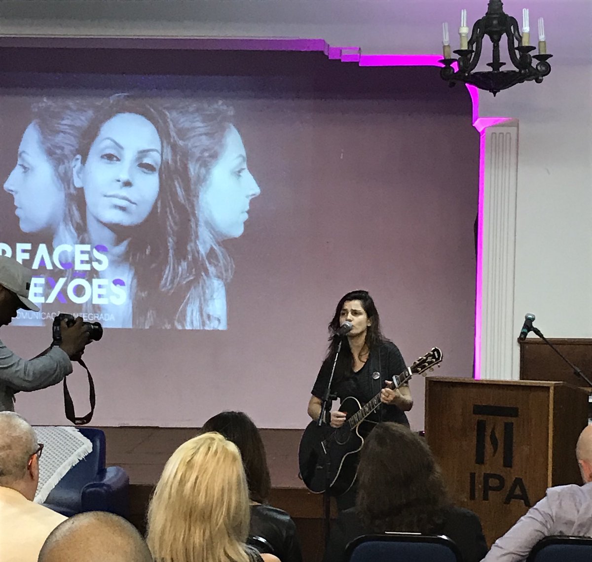 multiversoipa's tweet photo. E com a apresentação da cantora Andrielle Gauer inicia agora o 3º Seminário de Comunicação Integrada do Centro Universitário Metodista IPA!
#somosipa #somosmulti https://t.co/BMp7vtVThw