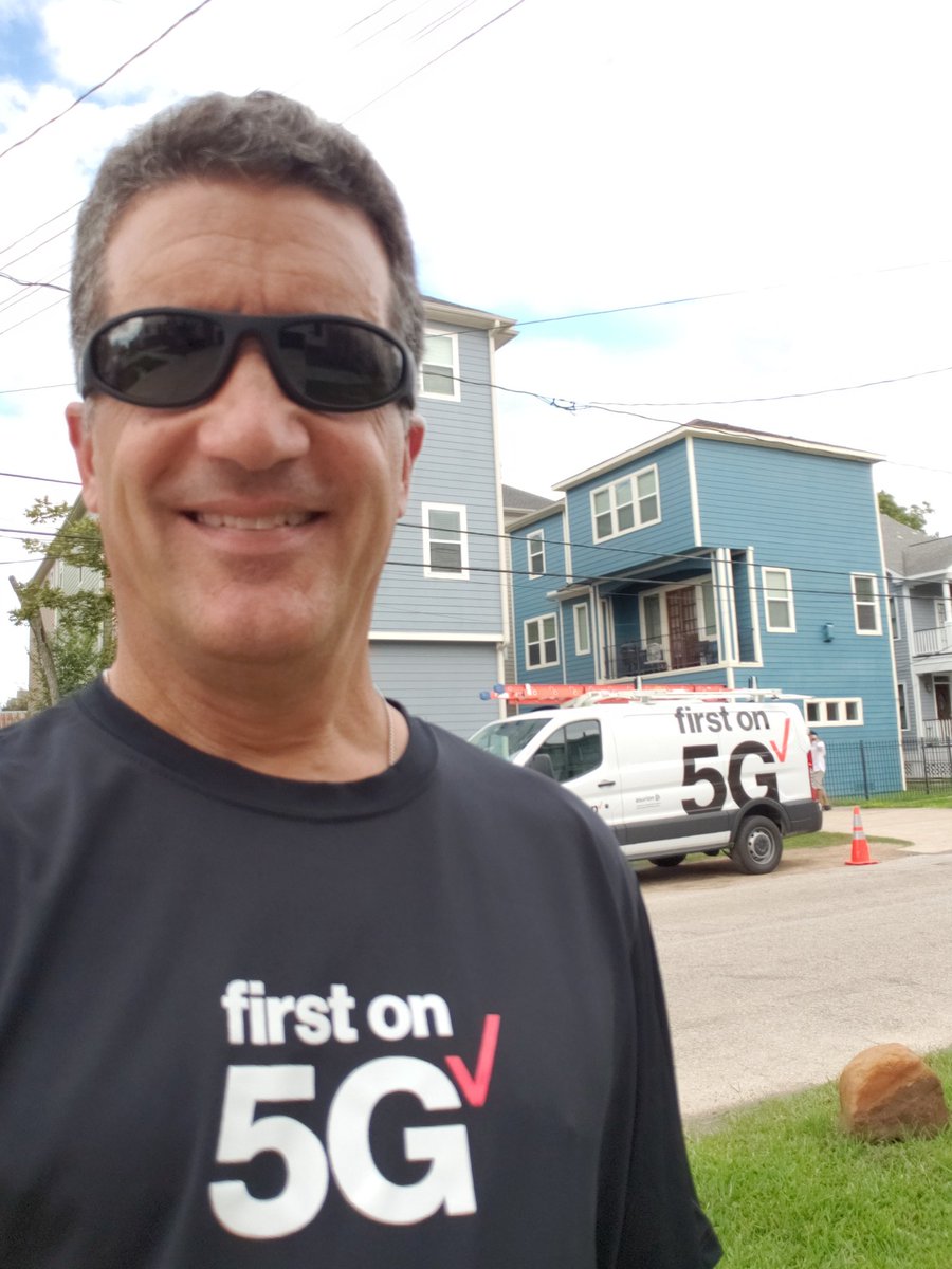 JimGerace's tweet photo. #5g Happy to meet the first 5g customers in the world. https://t.co/AOs5kRCuhF