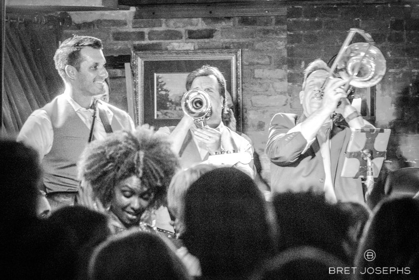 Sometimes it's all about the horns! (And <a href="/TJay/">@TJay</a> on guitar). Another pic from last week's showcase <a href="/CarrollPlaceNYC/">Carroll Place</a>. Still feeling the vibe . . . 
photo: <a href="/BretJosephs/">Bret Josephs</a> #partyband #horns
