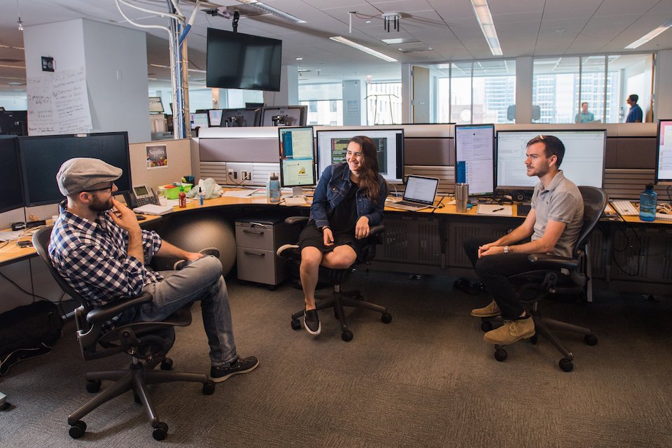BuiltInChicago's tweet photo. About to graduate? 5 Chicago professionals share their tips for launching a career in tech https://t.co/RnEZur5i3s https://t.co/LhH9k4kuEA