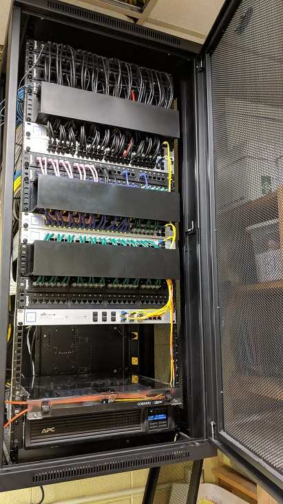RealNicHarper's tweet photo. When I see this a want to raise a drink to the installers! #ubnt #LiveWireAutomationDE https://t.co/v8oYwFAx11