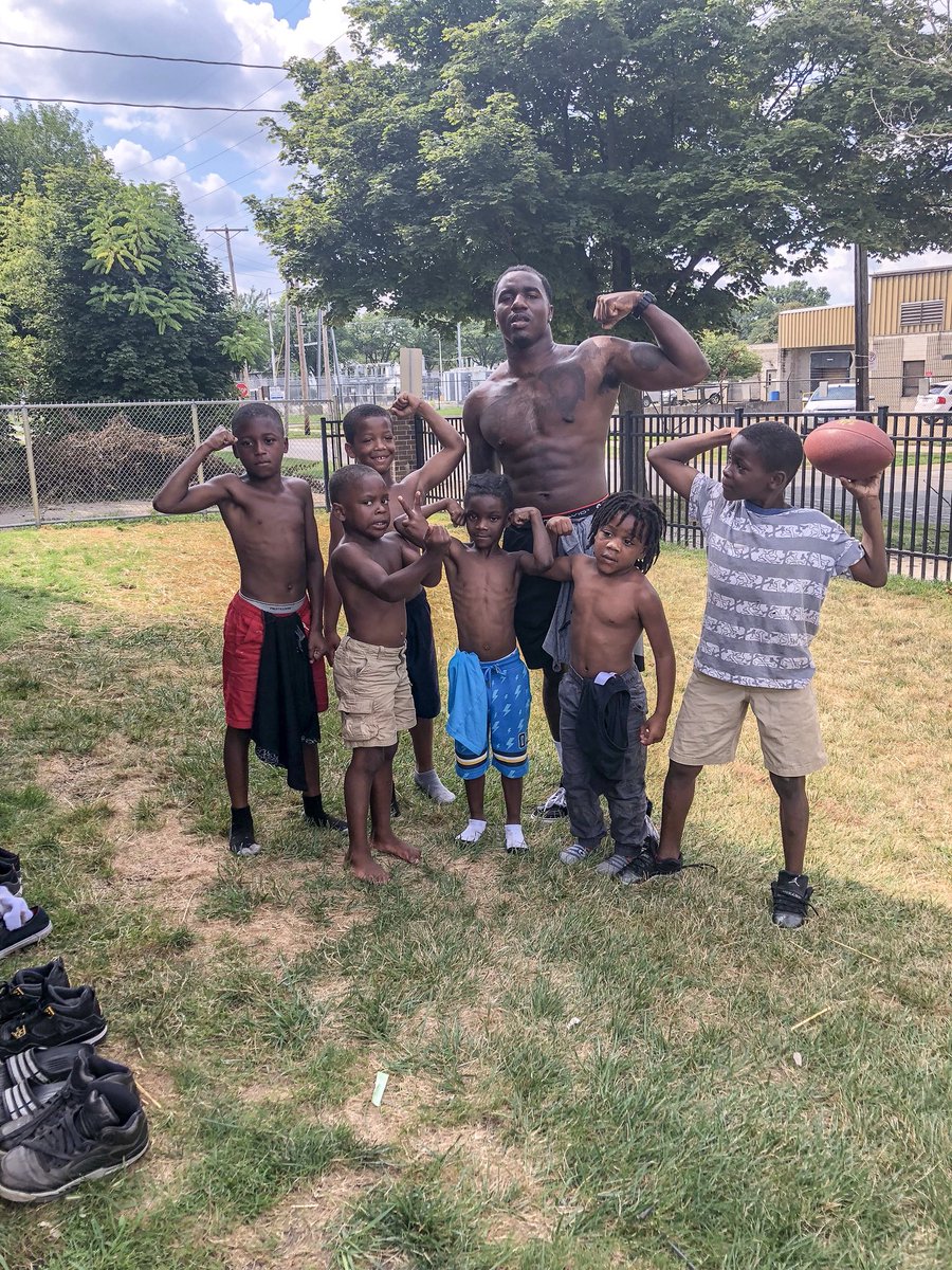 pauly_flexx's tweet image. Don’t judge a book by its cover! I am MORE THAN A STUDENT ATHLETE! I am a FIRST GENERATION college student! I am a ROLE MODEL! #TakingMACtion #IAmMiami #NCAAInclusion