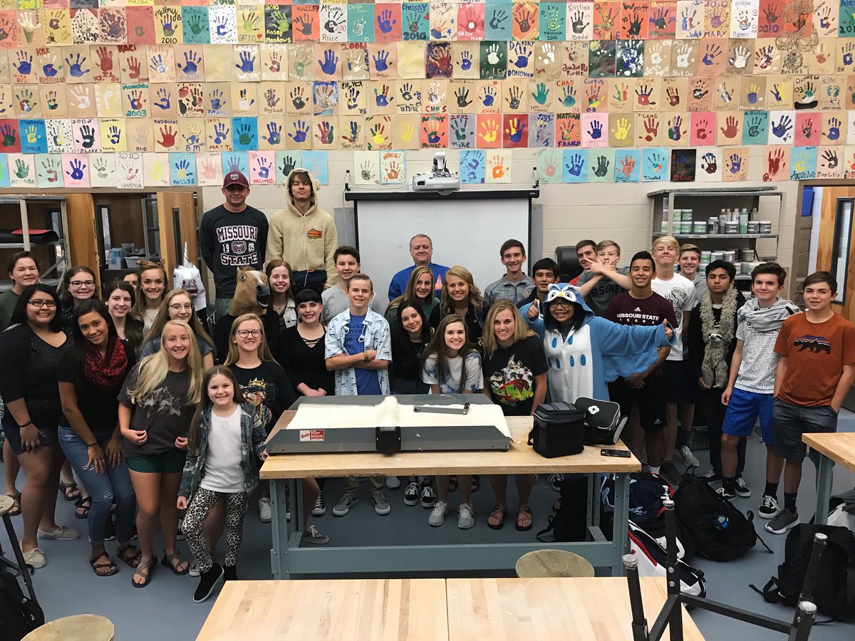 bransonhsstuco's tweet photo. ANIMAL PRINT DAY! 🦔🙈🦍🦓🐯🐡🦖🐆
•
Tomorrow is TROPICAL TUESDAY and we are headed to the ISLANDS! Wear your best tropical clothes! 🌺🌞🌈🌋
•
Post pictures of your spirit wear throughout HoCo week and tag @bransonhsstuco or use #bhsroadtovictory https://t.co/z7fN82K1vd