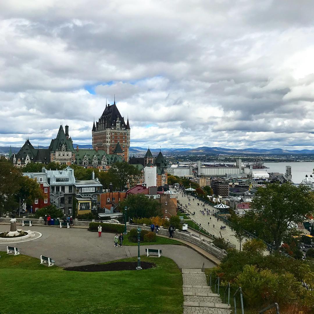 paraviagem's tweet photo. A cidade de #Quebec me surpreendendo a cada minuto. ❤️
#clouds #canada https://t.co/O3JEZ1qqDP