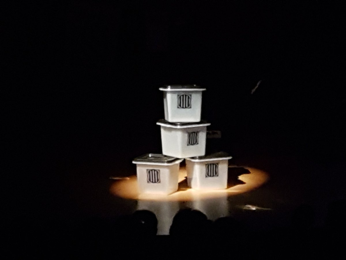 pancracieta's tweet photo. Documental "21 Fortaleses: L'U d'octubre a Girona" i concert d'Ovidi4. #Plataforma1Oct #GironaVota #Recuperem1Oct https://t.co/2FEhvR1G9m