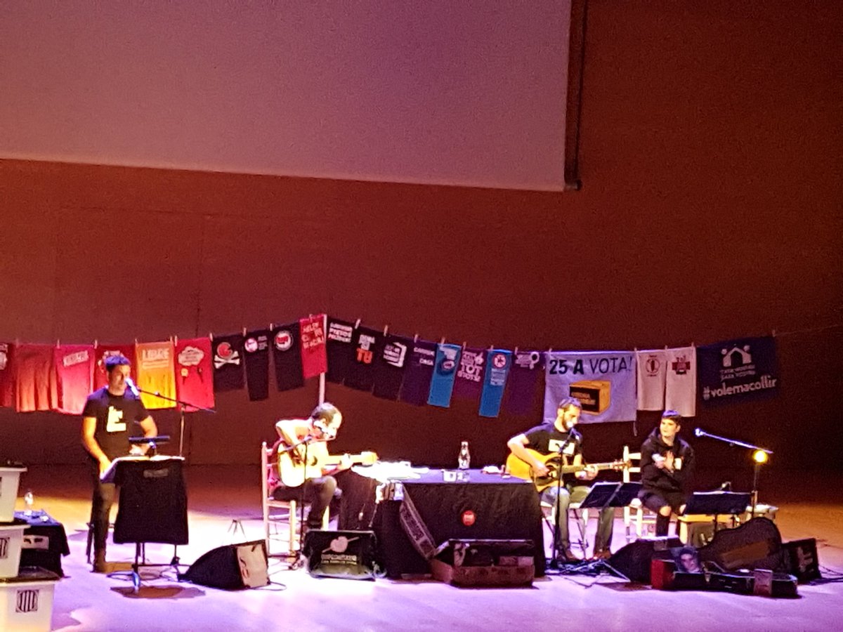 pancracieta's tweet photo. Documental "21 Fortaleses: L'U d'octubre a Girona" i concert d'Ovidi4. #Plataforma1Oct #GironaVota #Recuperem1Oct https://t.co/2FEhvR1G9m