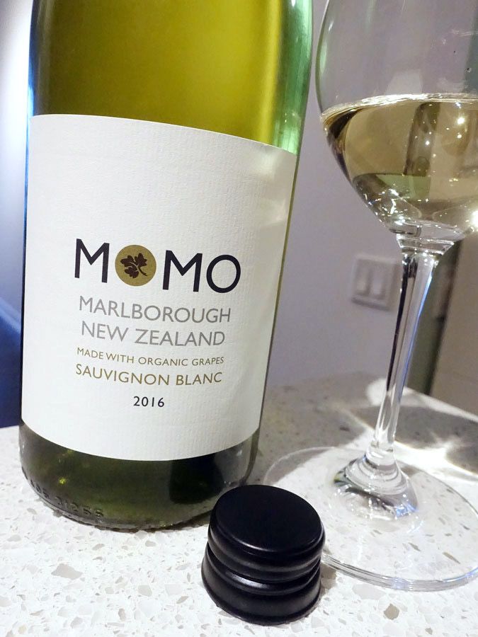 🇳🇿 🍷  Enjoyed this lovely $20 <a href="/momowines/">MOMO</a> #Organic #SauvignonBlanc (90 pts) from #NewZealand tonight. Returning to <a href="/LCBO/">LCBO</a> VINTAGES Oct. 13. Full review: j.mp/2Re3C1c <a href="/SeresinEstate/">Seresin Estate</a> <a href="/DionysusWines/">Dionysus Wines</a> @NZwineCanada #SauvBlanc #Savvy #NZ #nzwine #wiyg #wineoclock