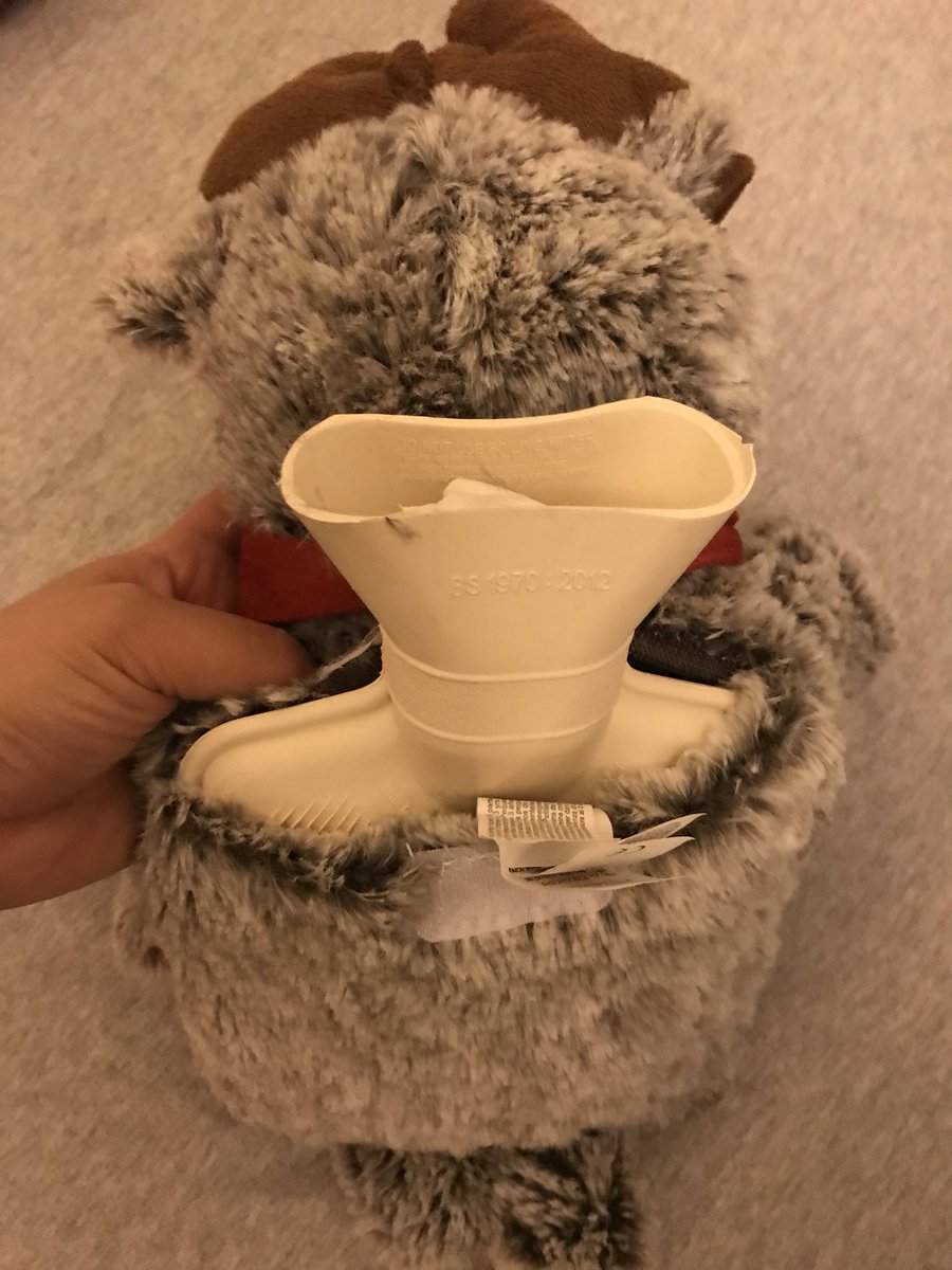 Emmy Dublinnuskool ダブリンは湯たんぽ文化 春まで使ってたやつがイキナリ爆発しちゃったんで新しいの探してたんだけど ディズニーのキャラクターとかしかなくて なんか違うんだよなぁ と 最悪だけどこのクリスマス仕様トナカイで決着をつけた Emmy Dublinnuskool ダブリンは湯たんぽ文化 春まで使ってたやつがイキナリ爆発しちゃったんで新しいの探してたんだけど ディズニーのキャラクターとかしかなくて なんか違うんだよなぁ と 最悪だけどこのクリスマス仕様トナカイで決着をつけた
