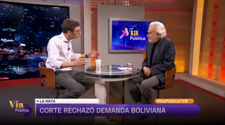 24HorasTVN's tweet photo. José Rodríguez, abogado experto en derecho internacional de la Universidad de Chile, analiza #ElFalloFinal: Chile no tiene obligación de negociar un acceso soberano al océano Pacífico con Bolivia. ¡Comenta con nosotros en #VíaPúblicaTVN! https://t.co/HDlQHCowzL