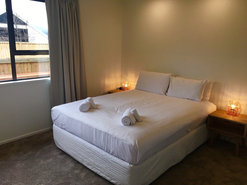 WanakaSelection's tweet photo. Upton Cottage is a 1 minute walk from the shops, restaurants and cafes. Stylishly furnished with character in mind, and purposely designed as a holiday home with a fully functional modern kitchen and a lovely shaded garden courtyard. 

#wanakaselection #wanakaholidayhomes https://t.co/b8cuAtQZGU