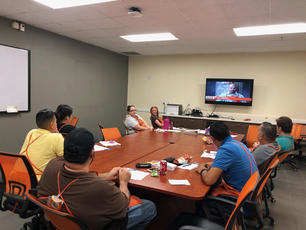 Kmpb2255gmailc1's tweet photo. 580 gearing up for week 1 of pro month. Watching J.T Rieves on Same Page. #D220PFMENGAGED @Darren_THD @OrangeBlooded02 @jreed4401 @TuttleLouis @jess_ramirez_ @RebekahBush https://t.co/FTmCd3Pjko
