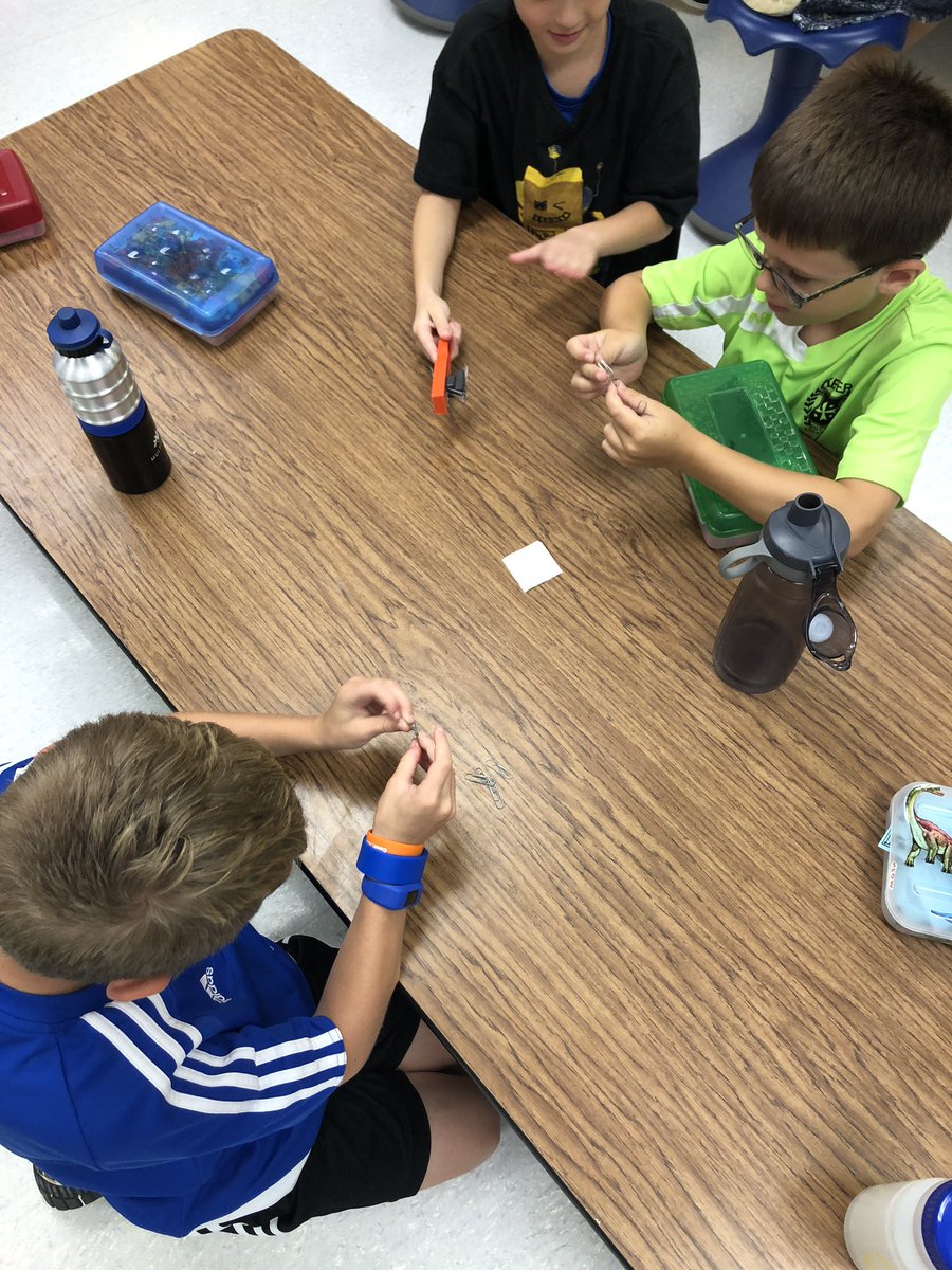 Exploring and observing magnets.  <a href="/FESfalcons/">Florence Elementary</a> #sciencerocks