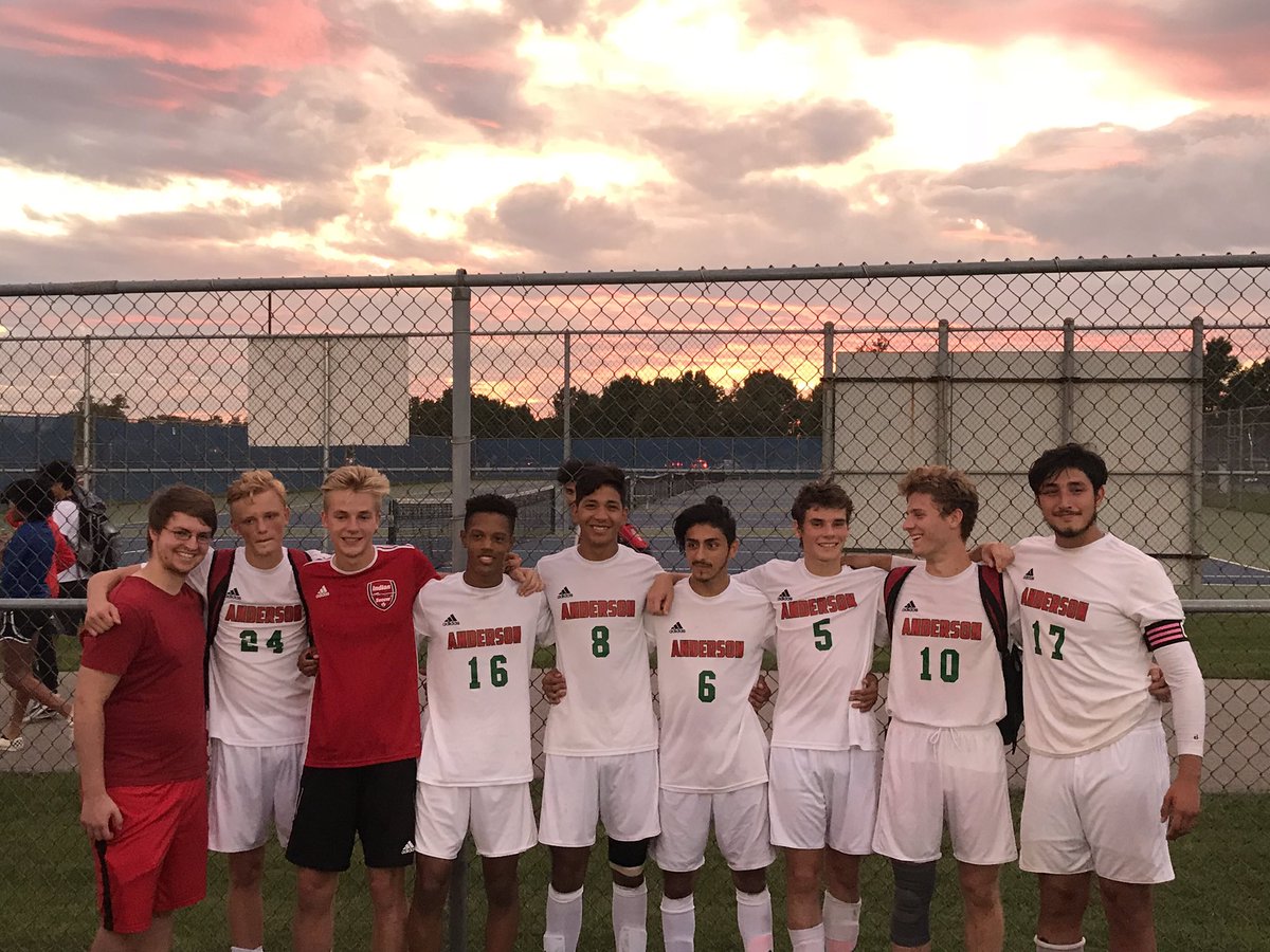 ahsindians's tweet photo. 🇭🇺 The sun sets on the AHS careers of these incredible seniors. Thank you for giving your all for The Tribe! 🇭🇺 https://t.co/cqX7iUzYeA