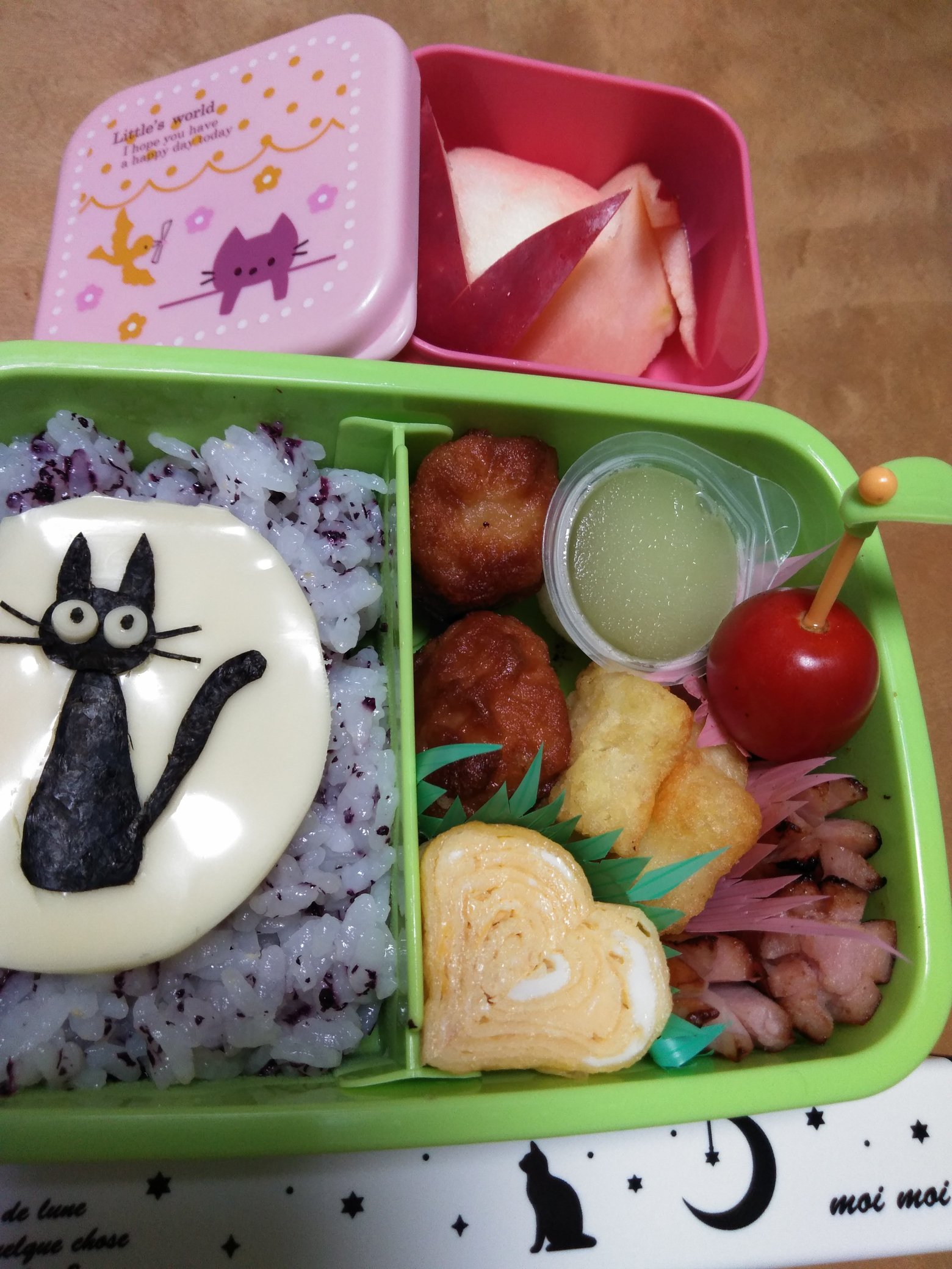 まるーん 今日は娘の遠足お弁当を早朝から作りました 天気が良いから 楽しんできてくれたらいいな 遠足 秋の遠足 お弁当 キャラ弁 魔女の宅急便 ジジ 黒猫 弁当 ランチ ジブリ 猫 T Co Pdkizsvdvc Twitter