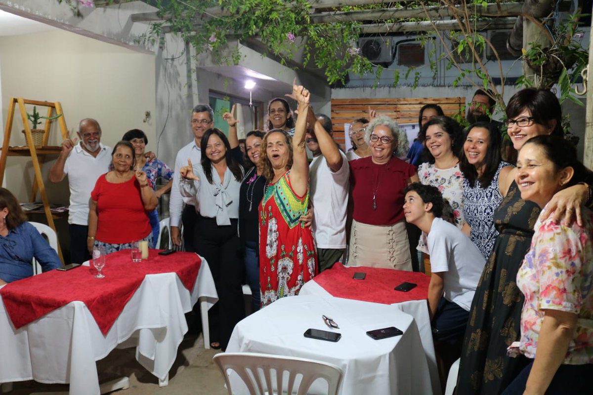 Alice_Portugal's tweet photo. Seguimos firmes nesta reta final de campanha, conversando e apresentando nossas propostas. Nesta noite, a amiga Tereza Deiró abriu as portas da sua casa para mim e para Aladilce Souza. Obrigada, Tereza e amigos, pela confiança no nosso trabalho.
#Alice6522
#Aladilce65654 https://t.co/gYnAmaqF8f