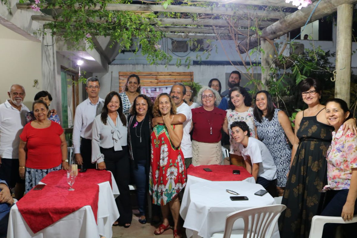 Alice_Portugal's tweet photo. Seguimos firmes nesta reta final de campanha, conversando e apresentando nossas propostas. Nesta noite, a amiga Tereza Deiró abriu as portas da sua casa para mim e para Aladilce Souza. Obrigada, Tereza e amigos, pela confiança no nosso trabalho.
#Alice6522
#Aladilce65654 https://t.co/gYnAmaqF8f