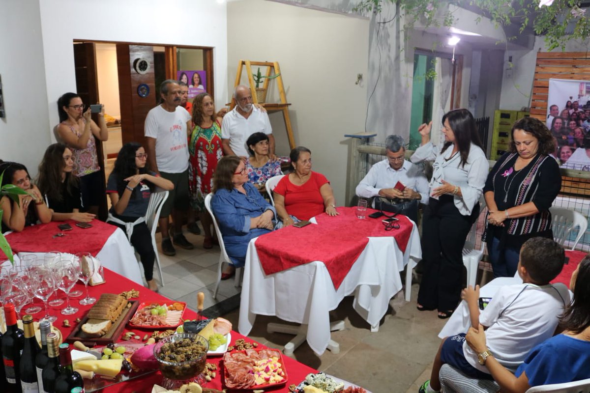 Alice_Portugal's tweet photo. Seguimos firmes nesta reta final de campanha, conversando e apresentando nossas propostas. Nesta noite, a amiga Tereza Deiró abriu as portas da sua casa para mim e para Aladilce Souza. Obrigada, Tereza e amigos, pela confiança no nosso trabalho.
#Alice6522
#Aladilce65654 https://t.co/gYnAmaqF8f