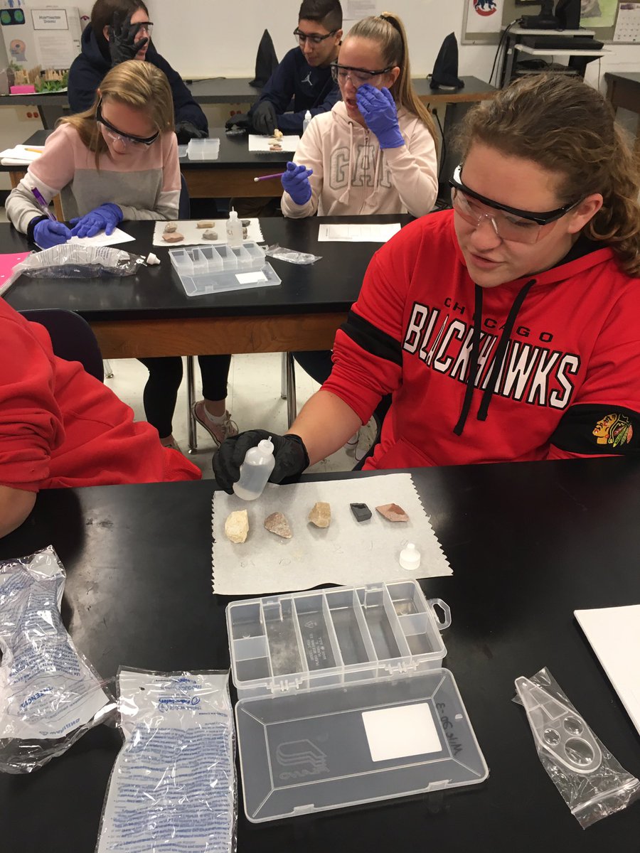 Mrs_Willman's tweet photo. Grand Canyon rock sorting. #mrswillmanscience #practicesafescience #limestone #sandstone #testingsedimentaryrocks https://t.co/SVEmdkkKq0