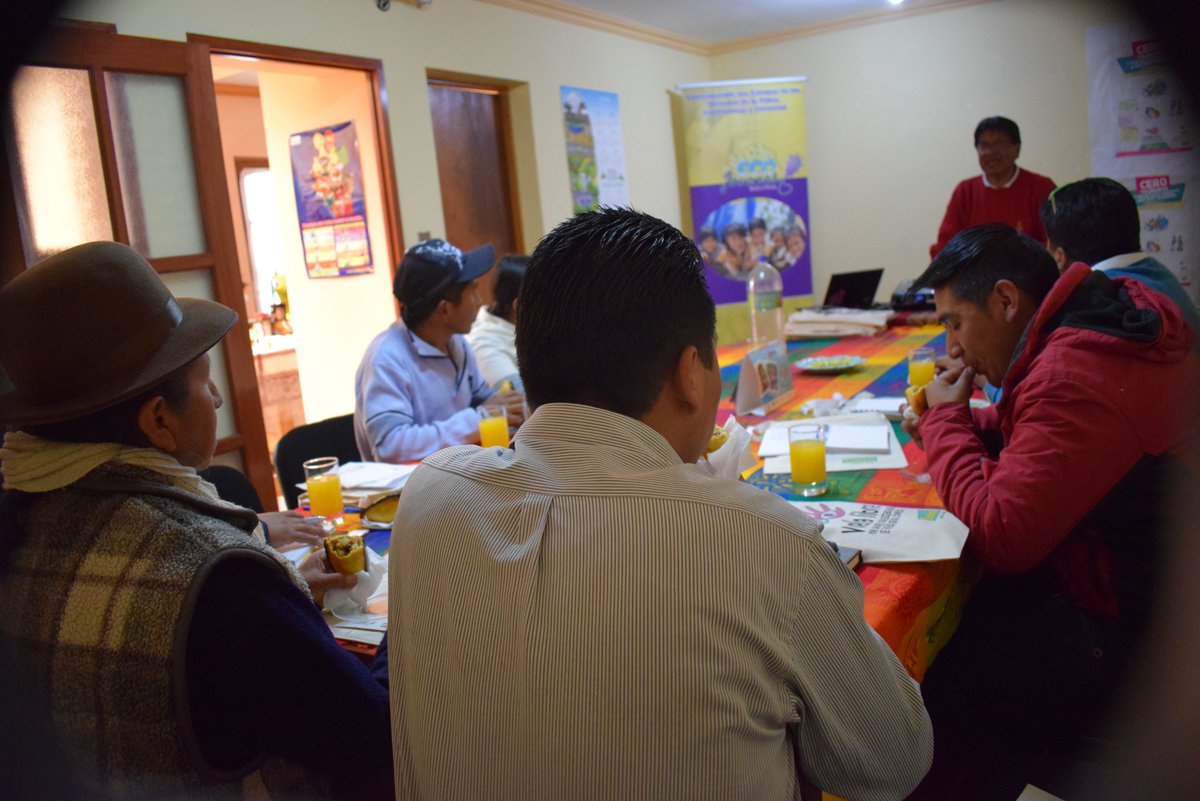 <a href="/JuliaSVelasco/">Julia Velasco</a> Coord.Téc. de la Subregión Andina,proyecto #TejiendoRedesInfancia de <a href="/REDLAMYC/">Redlamyc</a>,participó como expositora en el taller para periodistas:Tratamiento periodístico de la Violencia Sexual Comercial contra niños,niñas y adolescentes, realizado por ECO JÓVENES Bolivia.