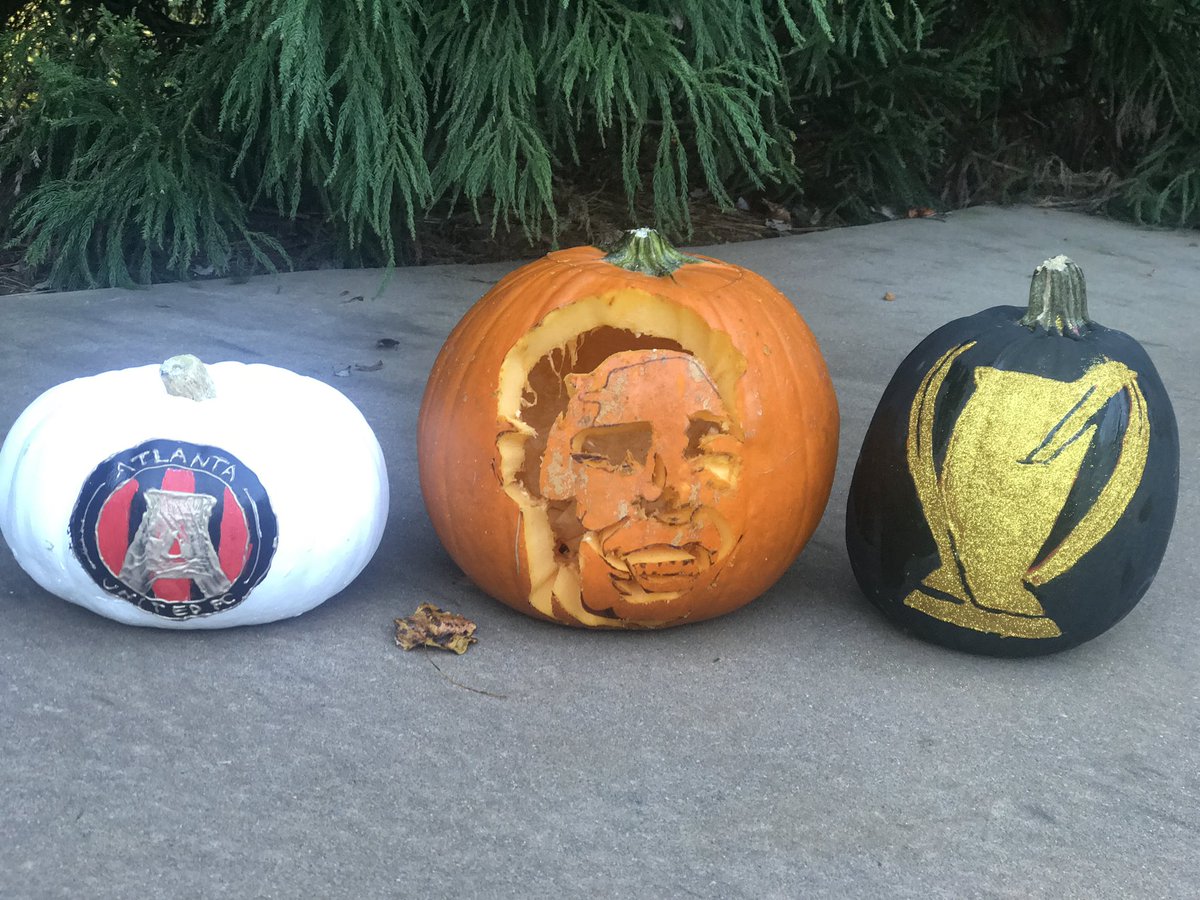 swpostell's tweet photo. Happy 1st day of October with this #throwback 🍂 @atlutd Last year a @miguel_almiron jack o lantern, this year going to try a @josefmartinez17 one 😡 🐐 #atlutd #uniteandconquer #carveatlutd #mls #thecupiscalling https://t.co/fmVYDXSwrY