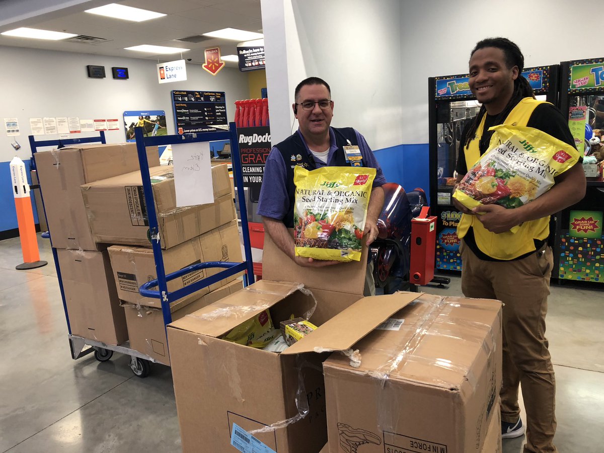 KuentzEcoFriend's tweet photo. Look at all those boxes!!! Thank you #Helotes @Walmart for the Organic Seed Starting Mix and Peat Pots starter kit donations! Excited for our students to get their hands on these 🍅 🌱 🌶 #HelotesProud #KuentzProud #OrganicGardening https://t.co/RipVfbb82P
