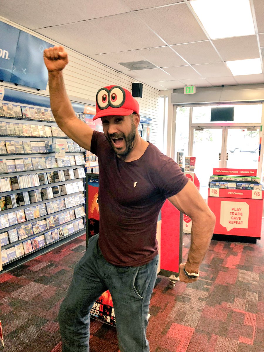 ClaudioCSRO's tweet image. It’s a me #BigTony (@WWESheamus took the picture and dictated the caption)