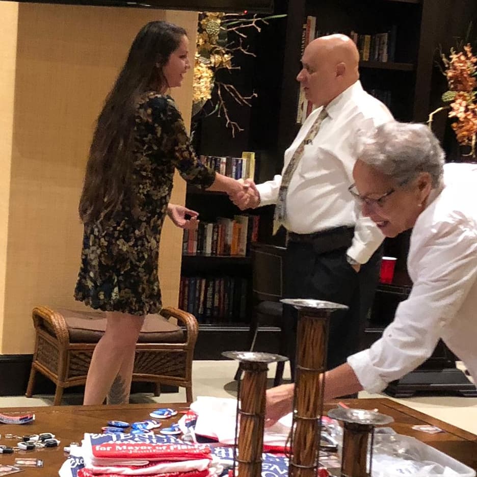 Jen4Mayor's tweet image. Great turn out tonight and wonderful speaking opportunity tonight at Veranda at Plantation!

#MeetTheResidents 
#JenniferForMayor 
#VoteForJennifer 
#Jennifer4Mayor