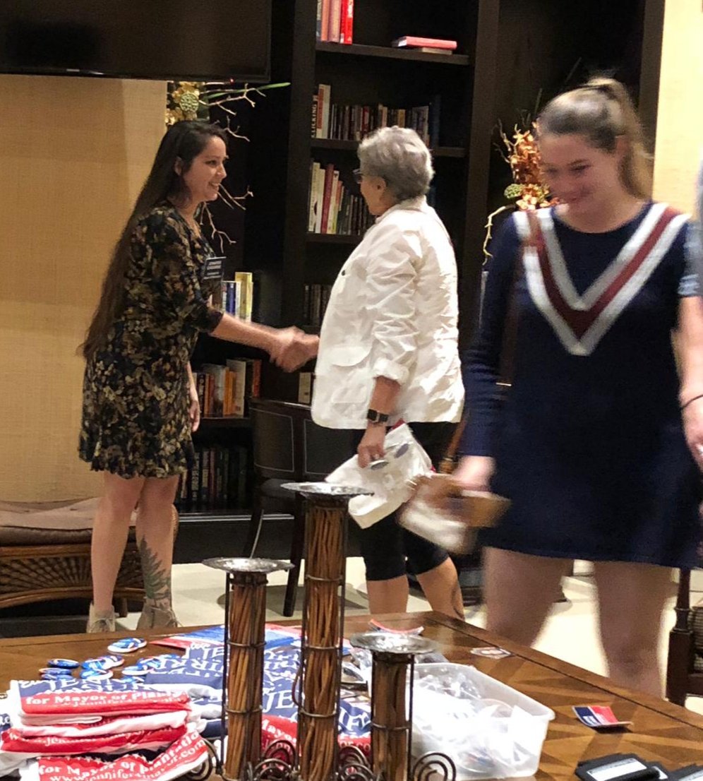 Jen4Mayor's tweet image. Great turn out tonight and wonderful speaking opportunity tonight at Veranda at Plantation!

#MeetTheResidents 
#JenniferForMayor 
#VoteForJennifer 
#Jennifer4Mayor