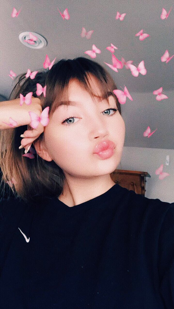 srhyoongi's tweet photo. sorry i’m late:// #ArmySelcaDay https://t.co/VDvznGmq2x