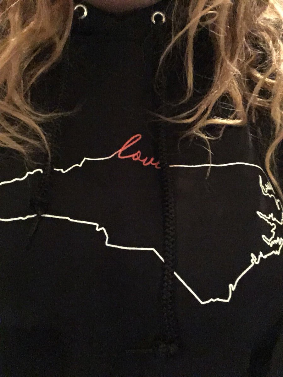 KristinEliz23's tweet image. @SophiaBush @HilarieBurton @DanneelHarris I just got home from my Iron Infusion &amp;amp; came home to this. Day definitely made. Wasn’t expecting it so quickly. So glad I could help the #CapeFearlessChallenge. This will definitely keep me warm &amp;amp; warm my heart at the same time 💙