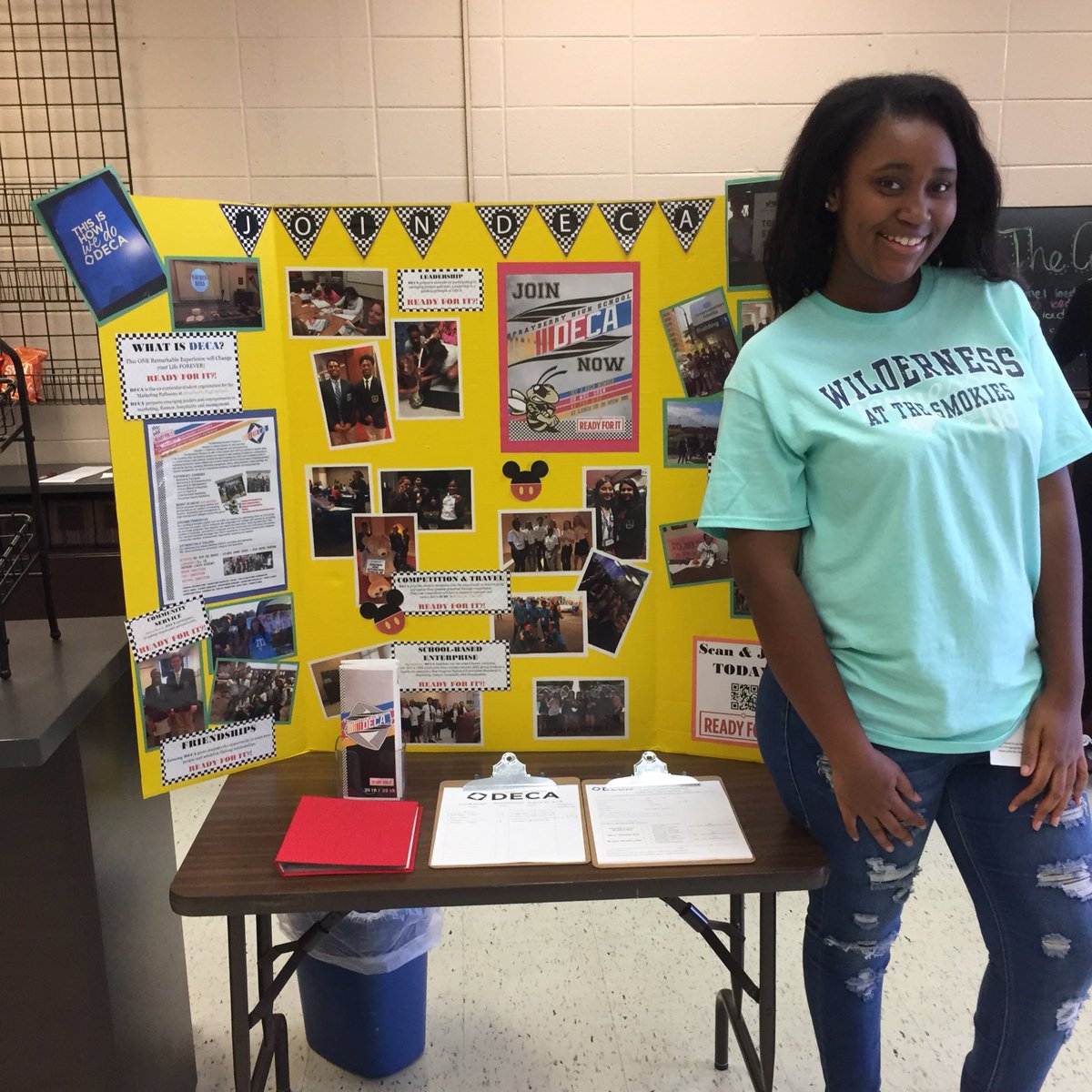 SprayberryDECA's tweet image. Best SBE display/ promotion; our local Chapter DECA Membership Board. DECA Member/ SBE employee D’Asia promotes our chapter while working in The Hive! @Georgia_DECA #Gadeca #DECASBEWEEK @GACTE @SprayberryHigh @CtaeSprayberry