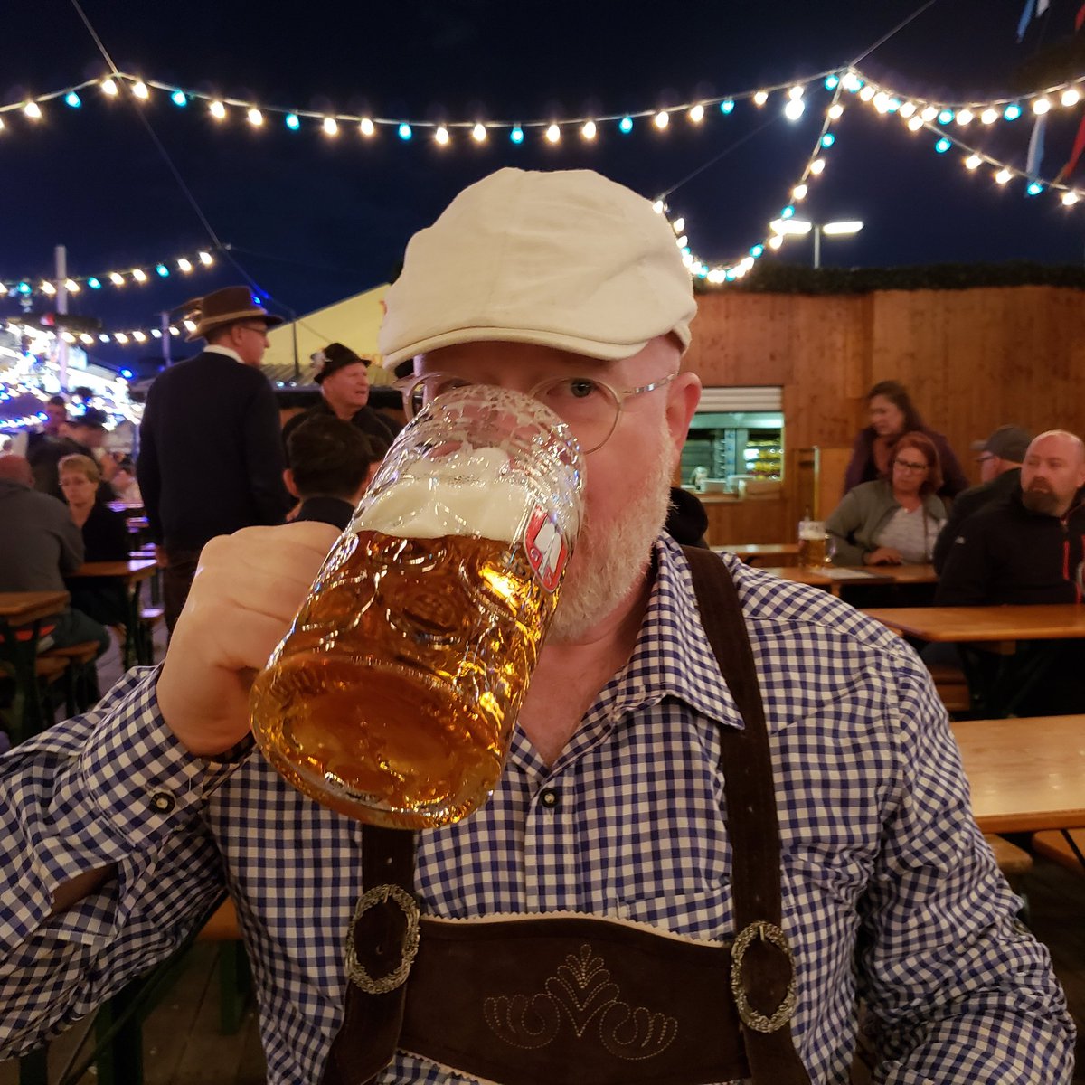 icouldbeahacker's tweet photo. #NewProfilePic
@exjon #exjonning Munich style. https://t.co/5ZRfRBqJwj