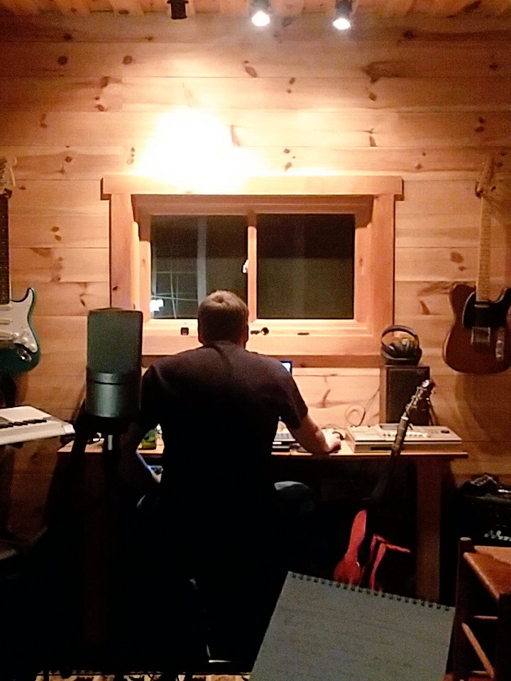 TheGossips1's tweet photo. The master at work. @brianbethkePMR you whiz. I think that's a wrap. #luckynumberseven #nicetomeetyou #newmusicalert #timetohugtheworldthroughmusic #Music #recording #CreativeBizHour #Wow #thegossips #Monday #original #songwriters #musicians #eauclairewi #ec #livemusic #zanzibar https://t.co/EtFdESj1RH