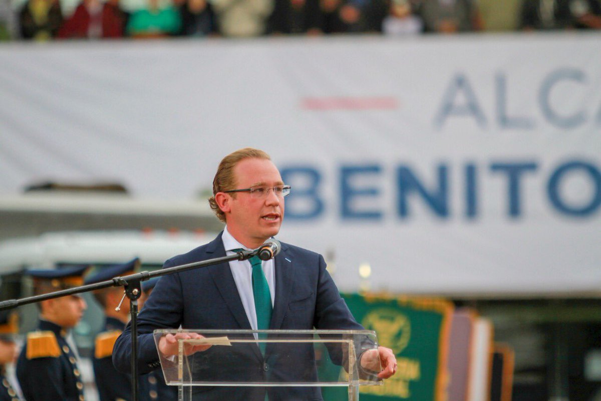 BJAlcaldia's tweet image. El alcalde de Benito Juárez @StaboadaMX, instruyó adquirir mejor equipamiento y tecnología para los policías; además, redoblar su presencia para recuperar la paz y regresar a las familias a nuestros espacios públicos. 👨‍✈️