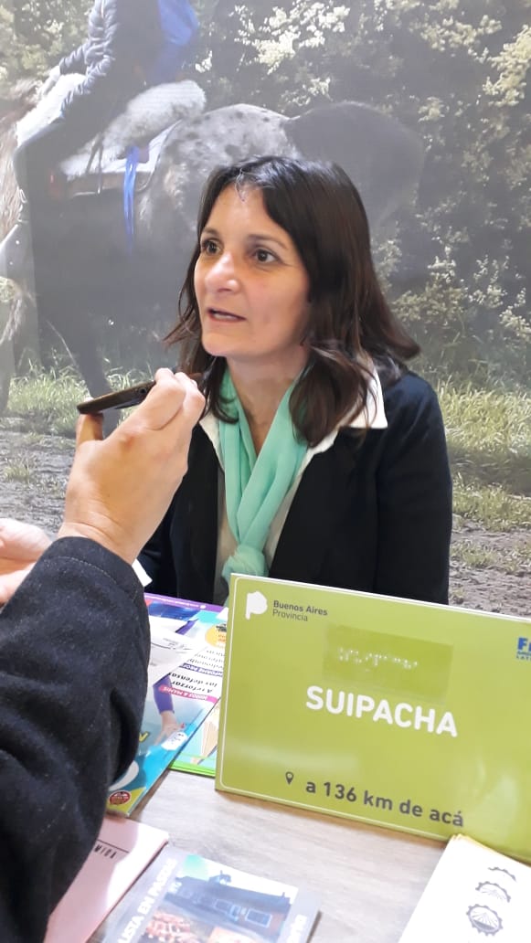 #FIT2018 Cobertura en vivo de <a href="/ChascomusAM1520/">Radio Chascomús AM 1520</a> #LaVozRegional desde la <a href="/feriadeturismo/">FIT América Latina</a>. Aquí con una de las integrantes de <a href="/SuipachaTurismo/">Suipacha Turismo</a> que habló sobre todas las actividades que ofrece el distrito de <a href="/PSuipacha/">Municipalidad de Suipacha</a>.