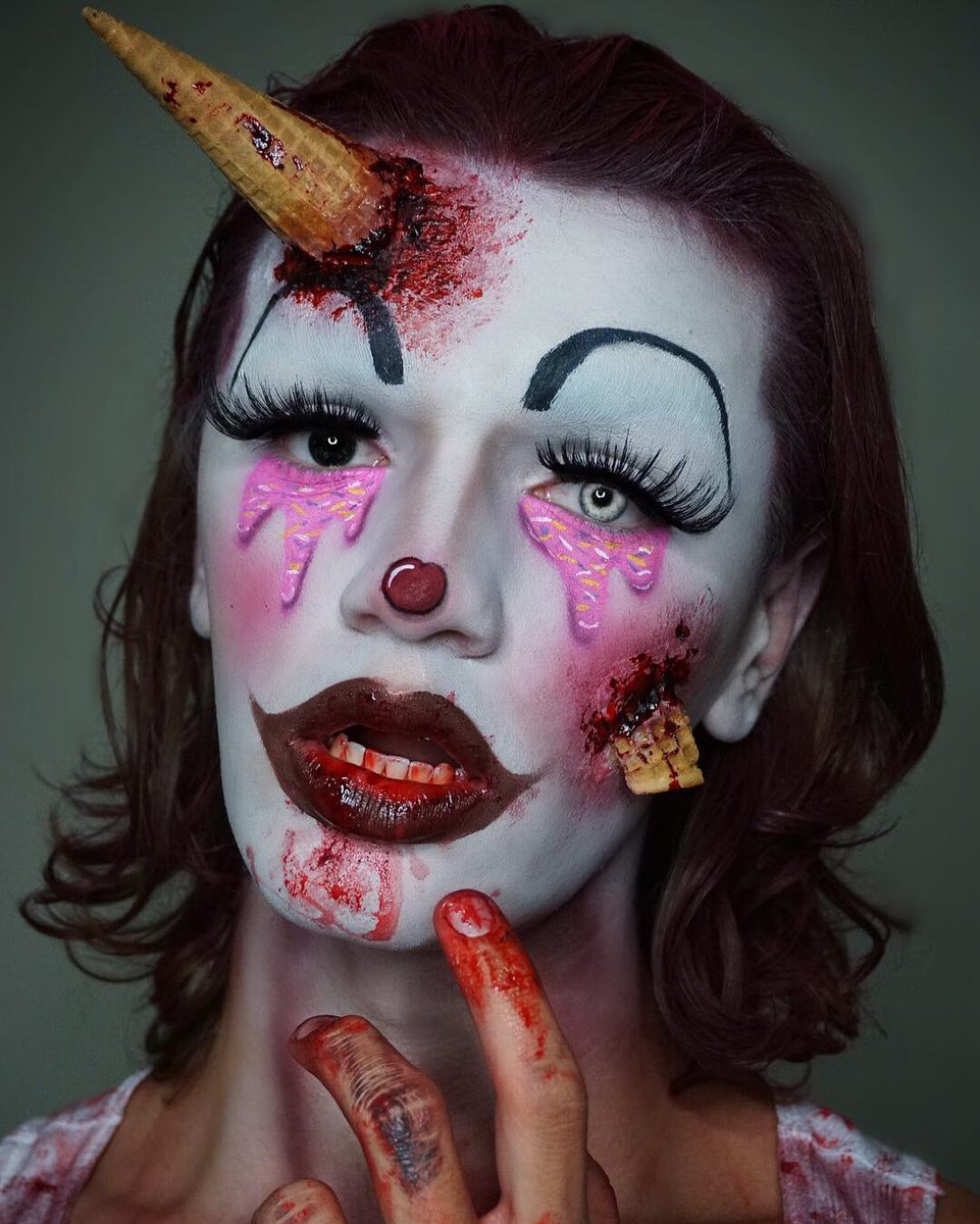 I think we all scream for ice cream! 🤡✨🍦 #halloween