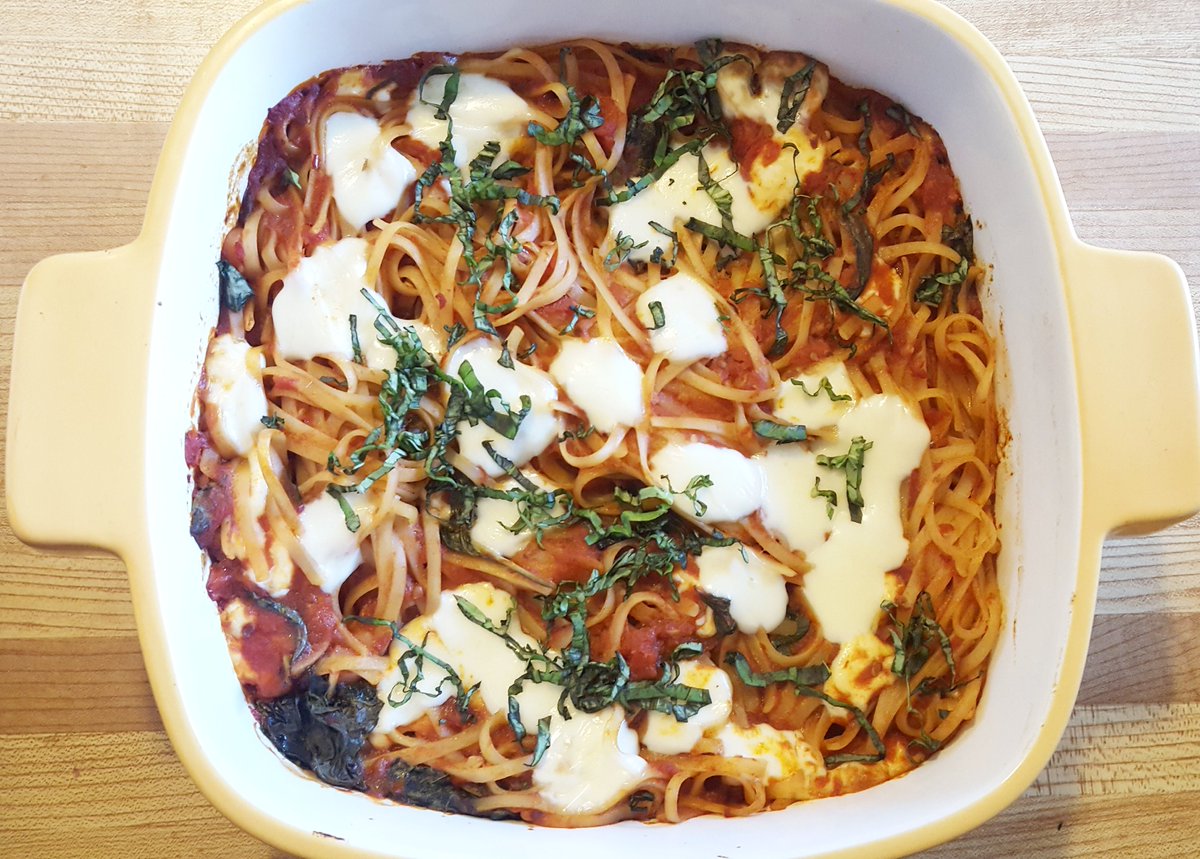 A family-friendly meal that's perfect for weeknights and that'll hit the spot is a simple baked spaghetti! Marinara sauce, mozzarella cheese, and fresh basil thrown in the oven and dinner is ready!

RECIPE >> youtu.be/gYKRJA2S3G0

#recipeblog #RecipeOfTheDay #foodblog #Cooking