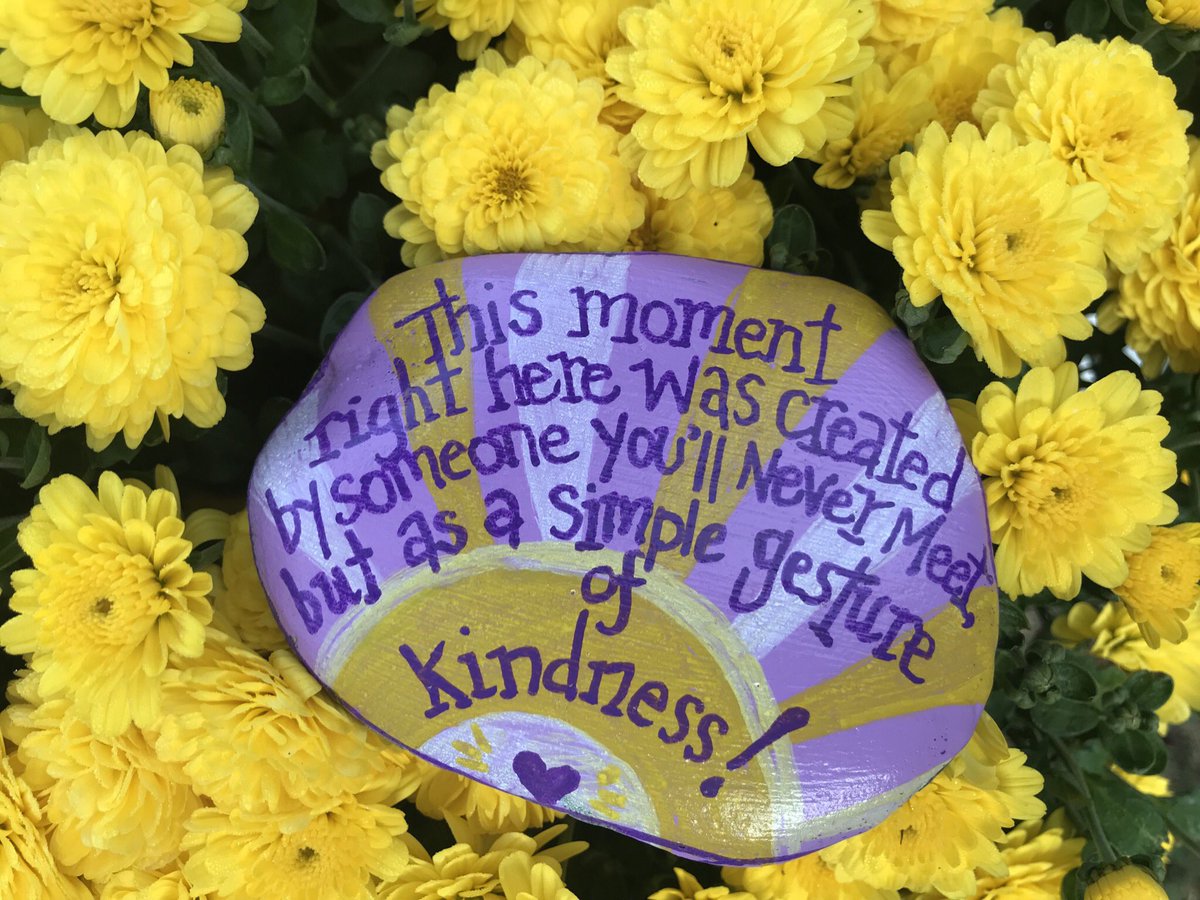 This moment was brought to you by someone who cares✌🏻 #thekindnessrocksproject