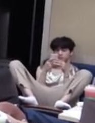 I CANT STOP LAUGHING PLSKDFJDNXFGDHD