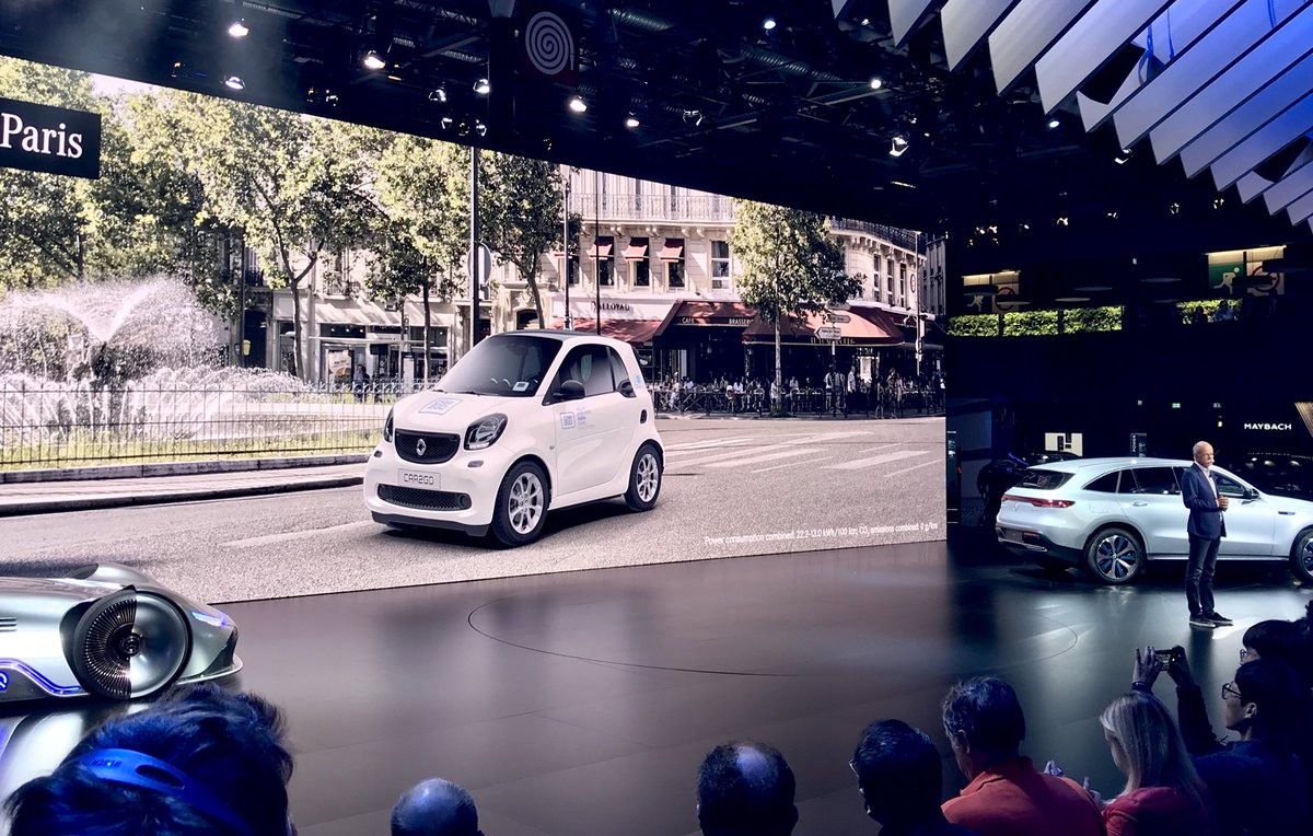 ChrMueller001's tweet image. Paris will be the fourth fully electric car2go city - @Dieter_Zetsche just announced at #ParisMotorShow #car2go @car2go @car2goES @Daimler