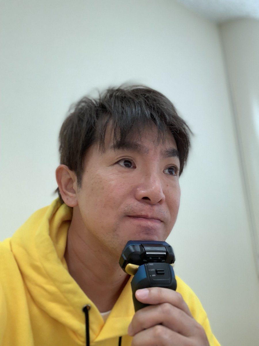 濱口優 新しい髭剃りラムダッシュ完全防水 男は髭剃りでテンション上がります ブルーってのがグフみたいでカッコいい