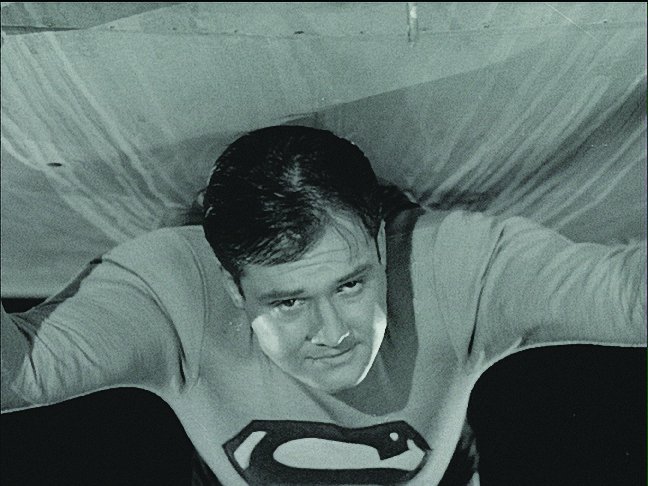 Twitter 上的 Dc公式 スーパーマン80周年 記念 スーパーマンの歴史 1951年のtvシリーズでスーパーマンを演じたのは ジョージ リーヴス 爽やかなライトブルーのコスチュームが印象的ですが 当初はカラーテレビが普及していなかったため 白黒で放映され